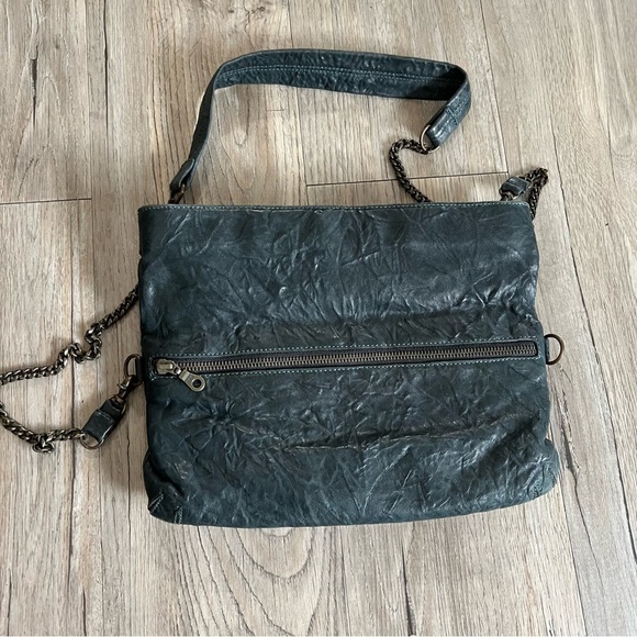 Elegant Leather Crossbody Bag - Picture 5 of 12